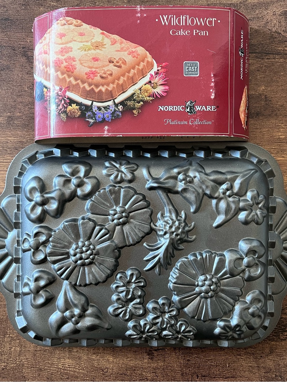 NEW Nordic Ware Wildflower Cast Aluminum Loaf Cake Pan - Gray